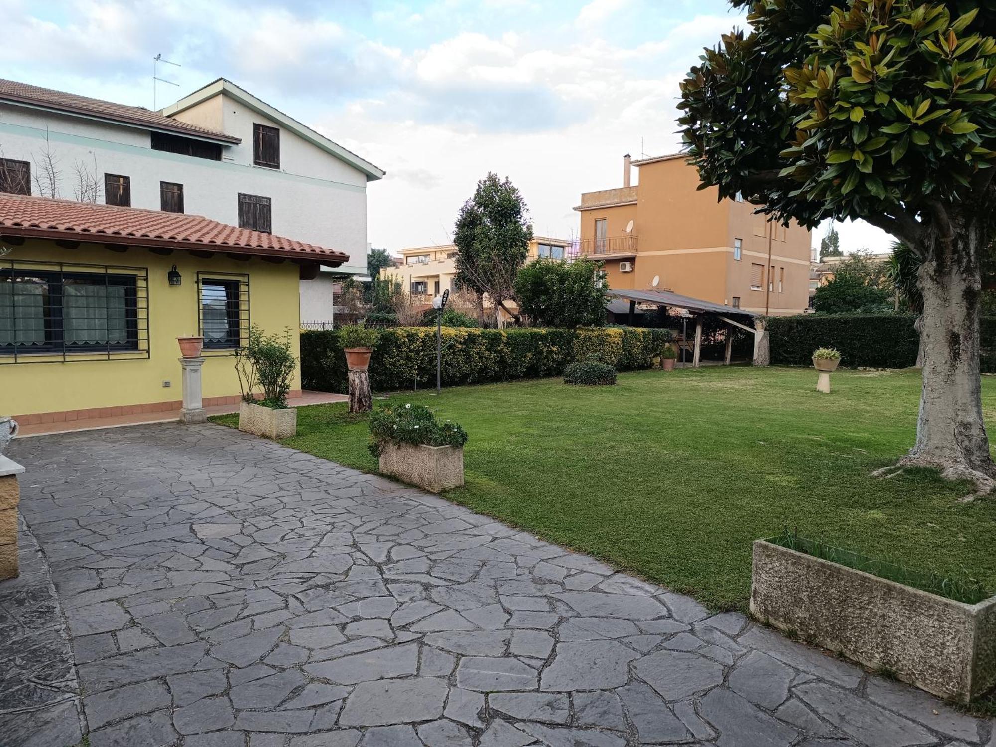 Lochaletcivico47 Rome Bagian luar foto